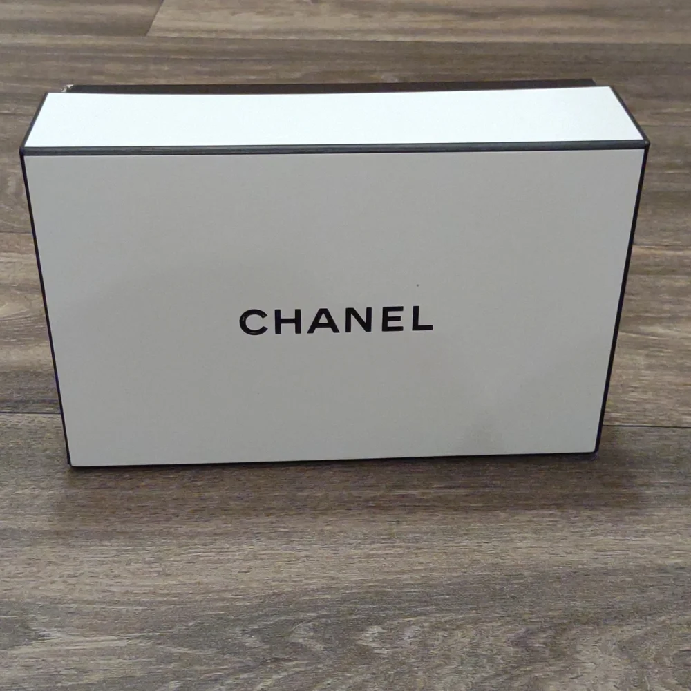 Authentic Chanel Gift box - Picture 10 of 10